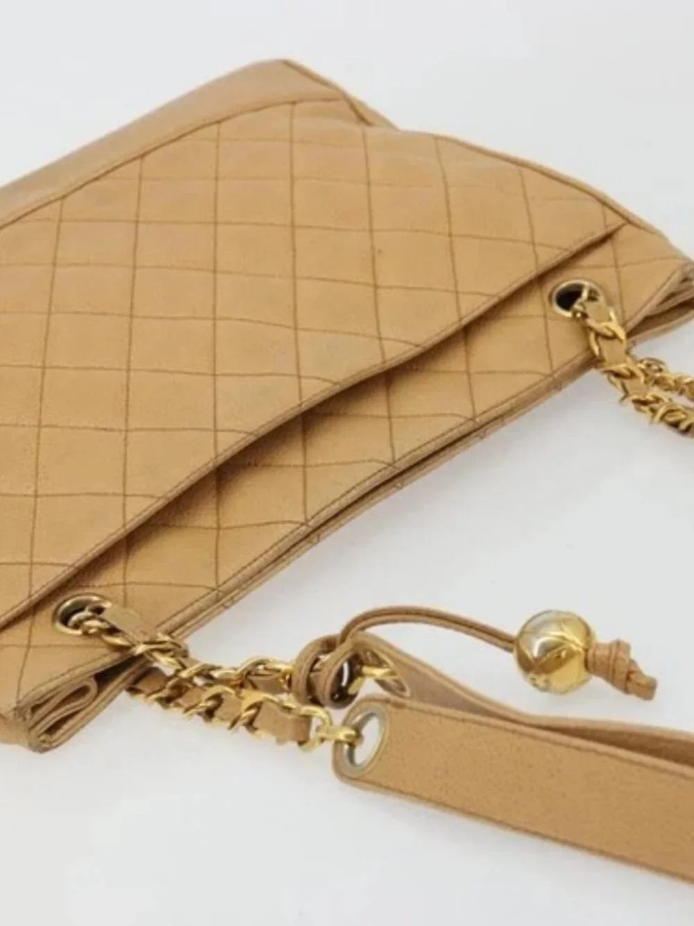 CHANEL Matelasse Chain Shoulder Bag Grained Calf Skin Beige Gold CC Auth YKZ963
